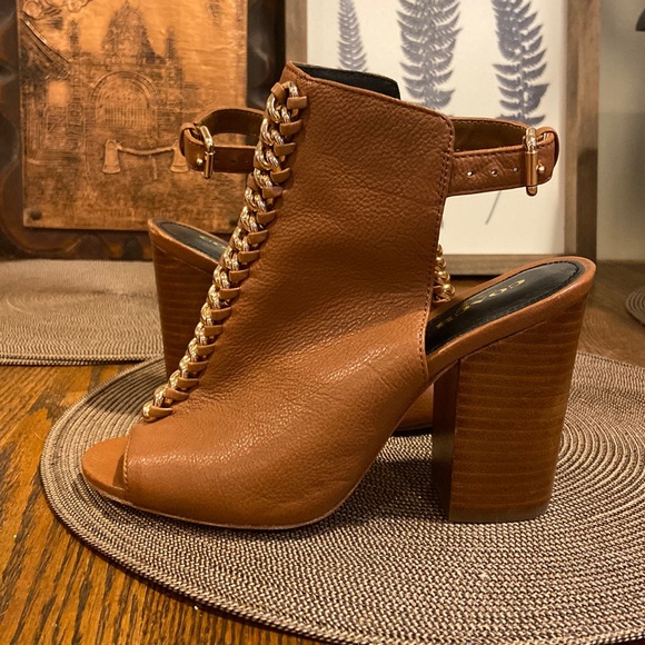 Coach Sanford Heels ⛓️‍💥 - Picture 2 of 6